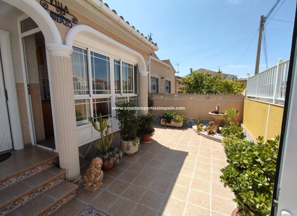 Wiederverkauf - Freistehendes Haus - La Marina - Urbanización La Marina