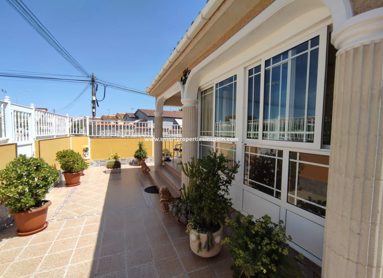 Wiederverkauf - Freistehendes Haus - La Marina - Urbanización La Marina