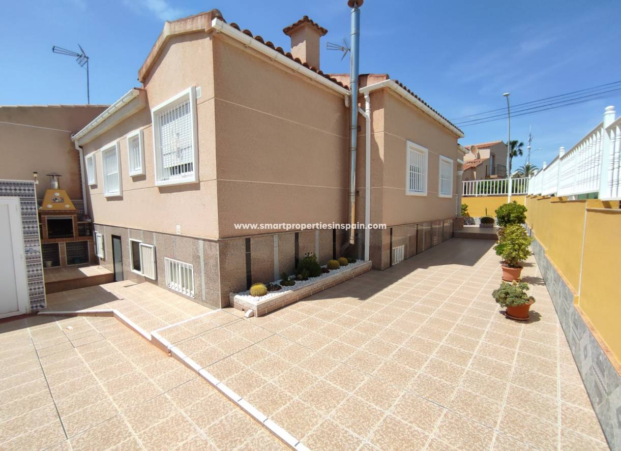 Wiederverkauf - Freistehendes Haus - La Marina - Urbanización La Marina