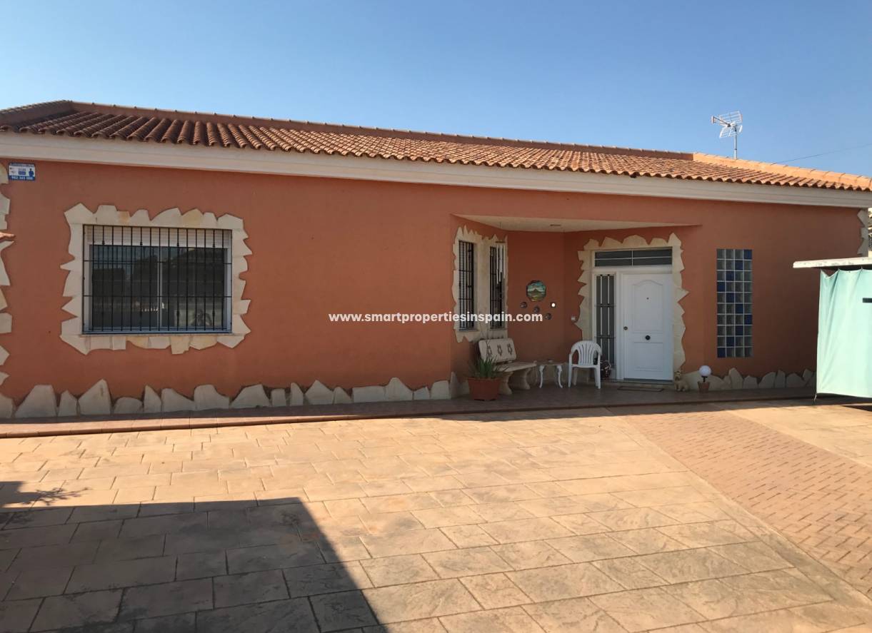 Wiederverkauf - Freistehendes Haus - La Marina - Urbanización La Marina