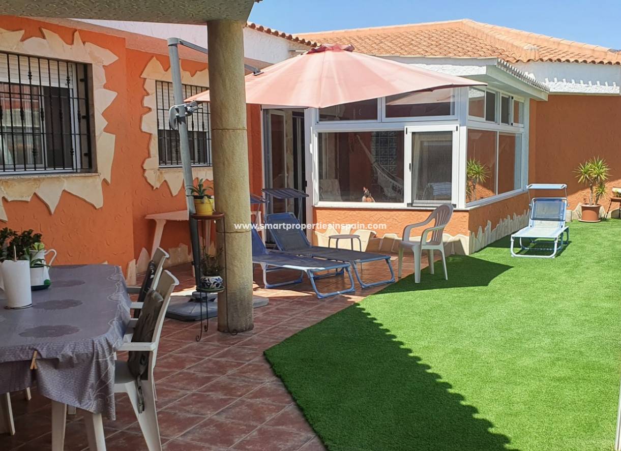 Wiederverkauf - Freistehendes Haus - La Marina - Urbanización La Marina