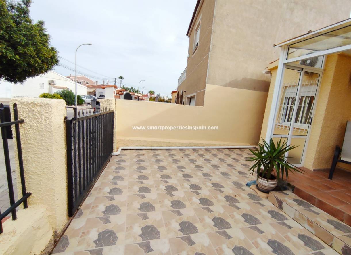 Wiederverkauf - Freistehendes Haus - La Marina - Urbanización La Marina