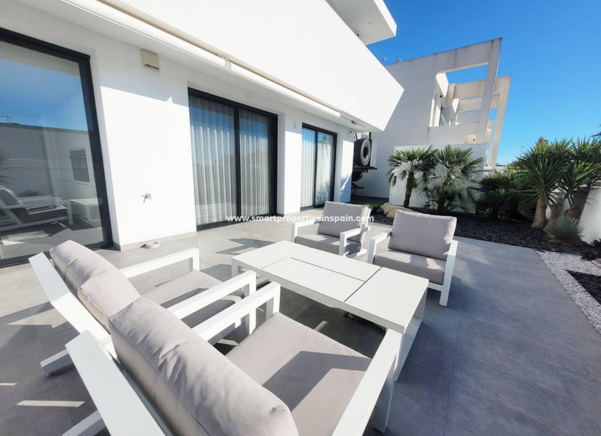 Wiederverkauf - Freistehendes Haus - La Marina - Urbanización La Marina