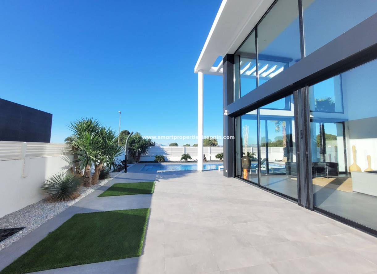 Wiederverkauf - Freistehendes Haus - La Marina - Urbanización La Marina