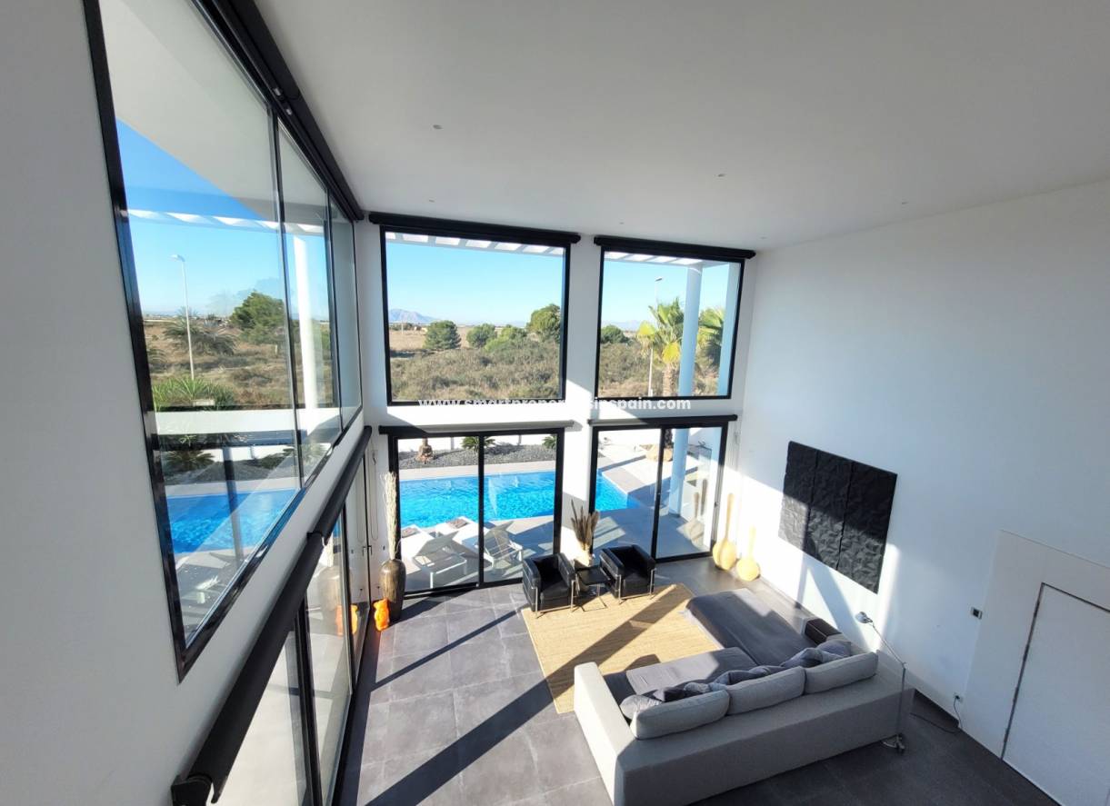 Wiederverkauf - Freistehendes Haus - La Marina - Urbanización La Marina
