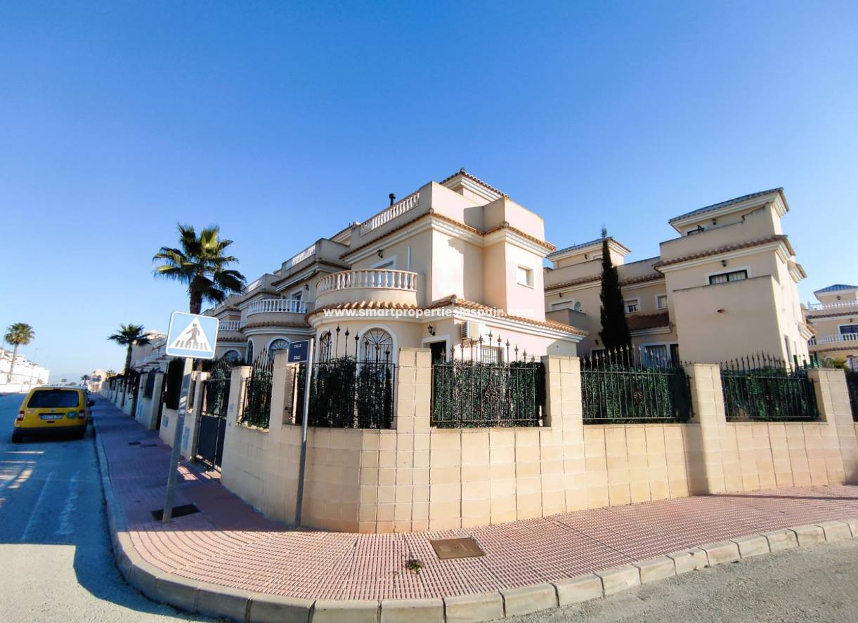 Wiederverkauf - Freistehendes Haus - La Marina - Urbanización La Marina