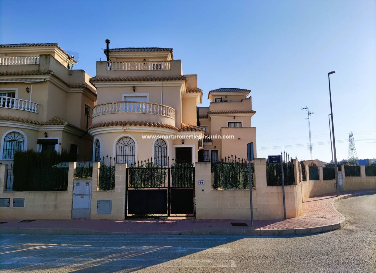Wiederverkauf - Freistehendes Haus - La Marina - Urbanización La Marina