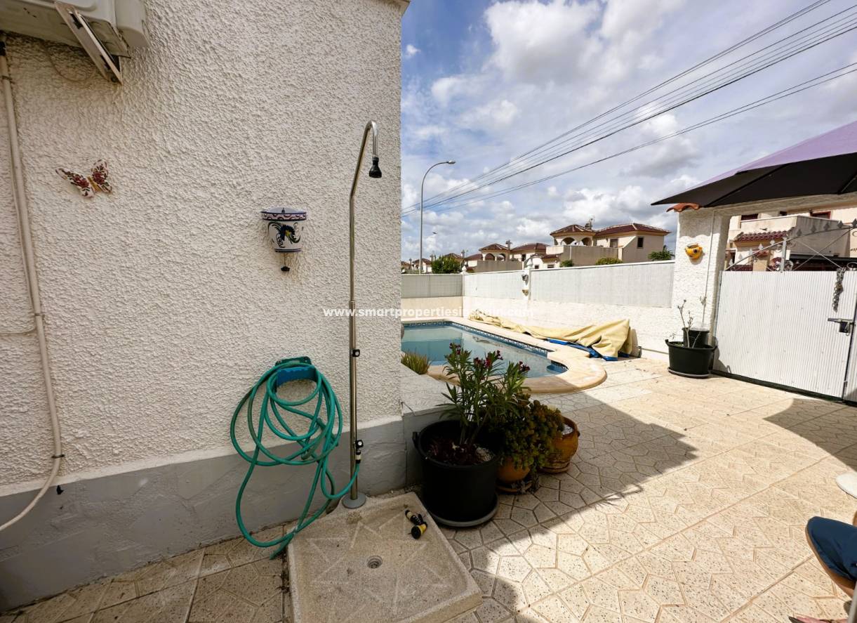 Wiederverkauf - Freistehendes Haus - La Marina - Urbanización La Marina