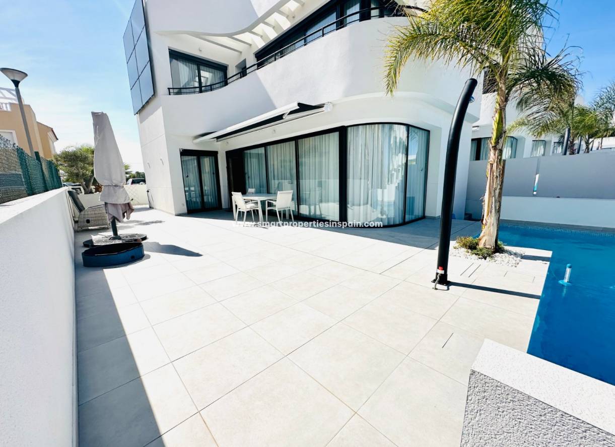 Wiederverkauf - Freistehendes Haus - La Marina - Urbanización La Marina