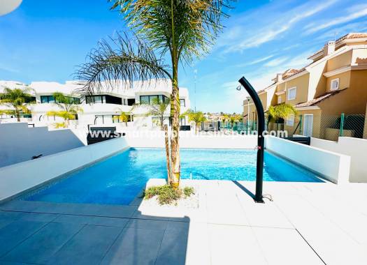 Wiederverkauf - Freistehendes Haus - La Marina - Urbanización La Marina
