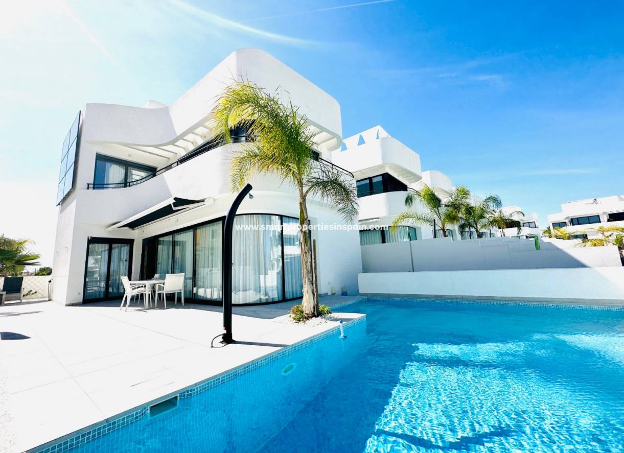 Wiederverkauf - Freistehendes Haus - La Marina - Urbanización La Marina
