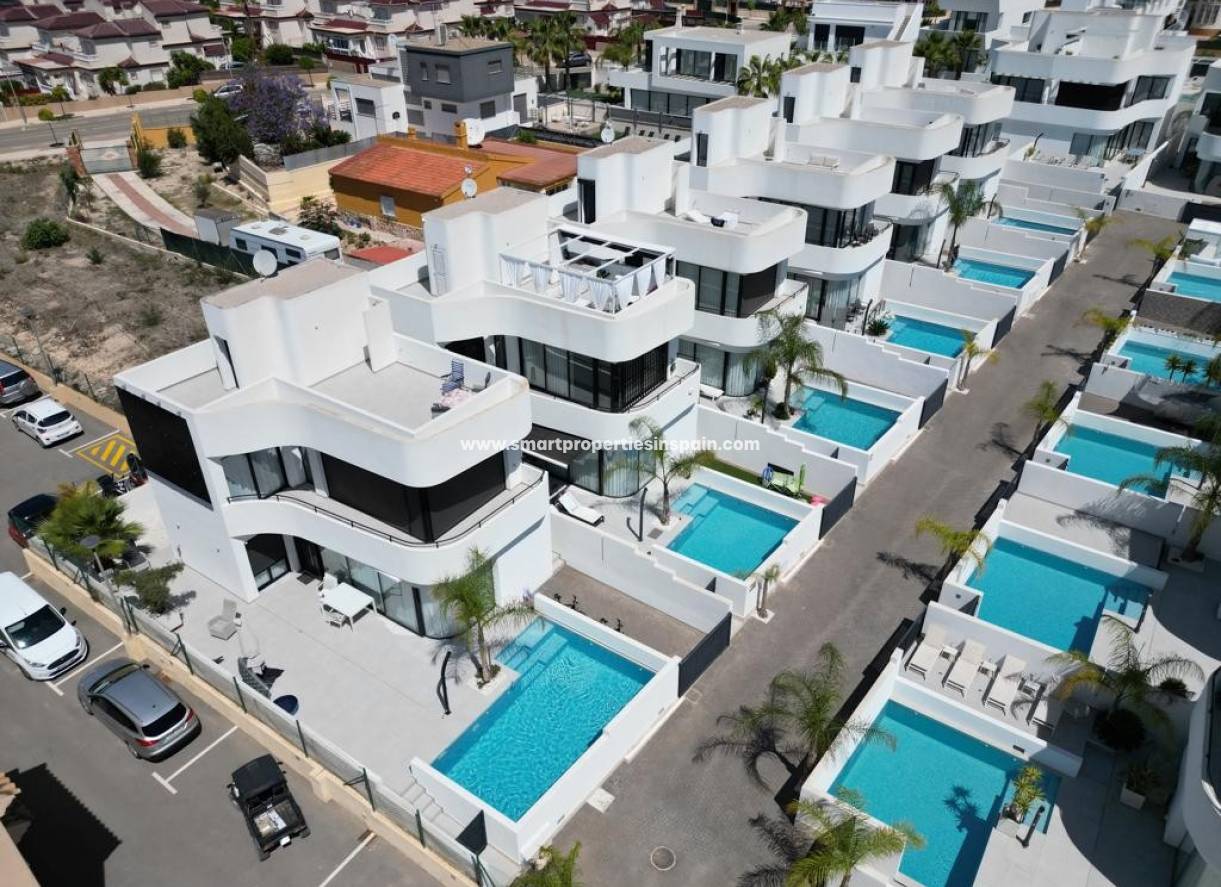 Wiederverkauf - Freistehendes Haus - La Marina - Urbanización La Marina