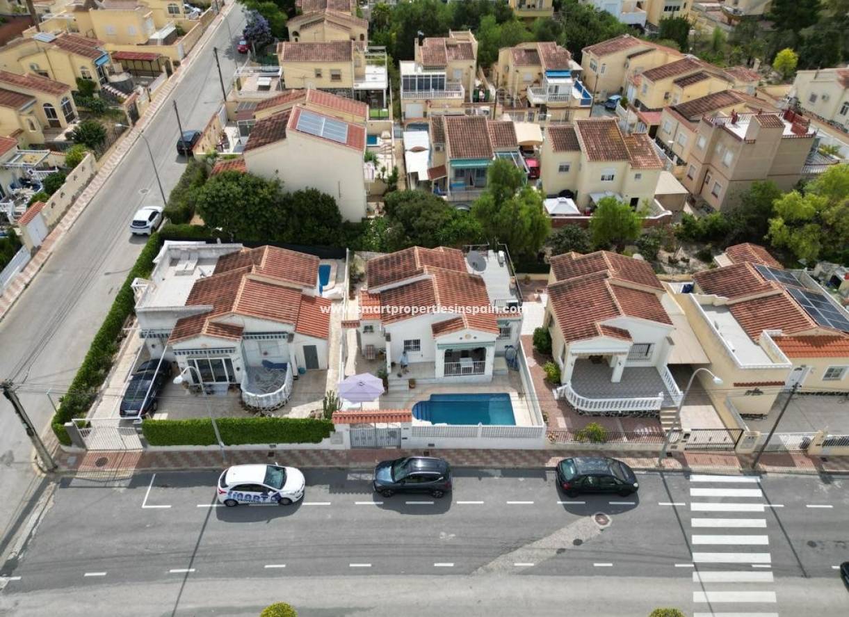 Wiederverkauf - Freistehendes Haus - La Marina - Urbanización La Marina