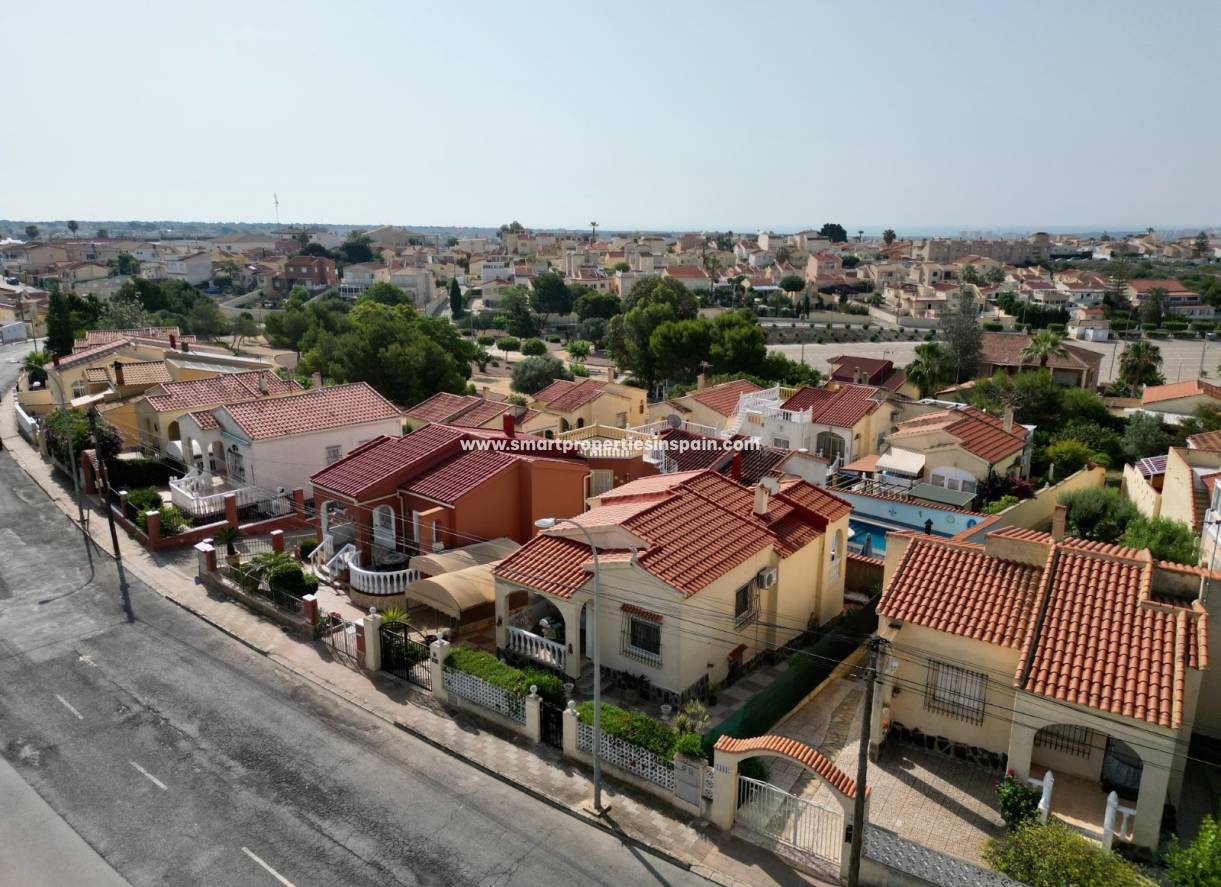 Wiederverkauf - Freistehendes Haus - La Marina - Urbanización La Marina