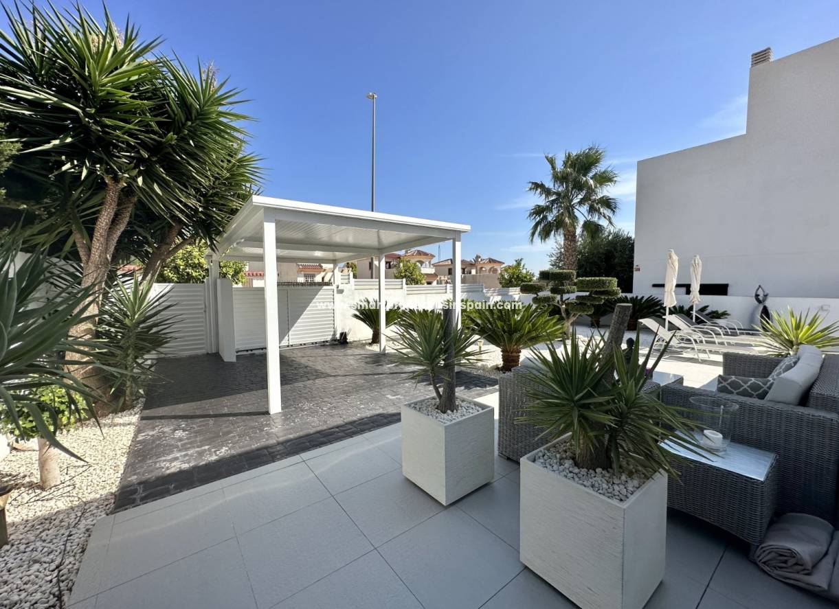 Wiederverkauf - Freistehendes Haus - La Marina - Urbanización La Marina