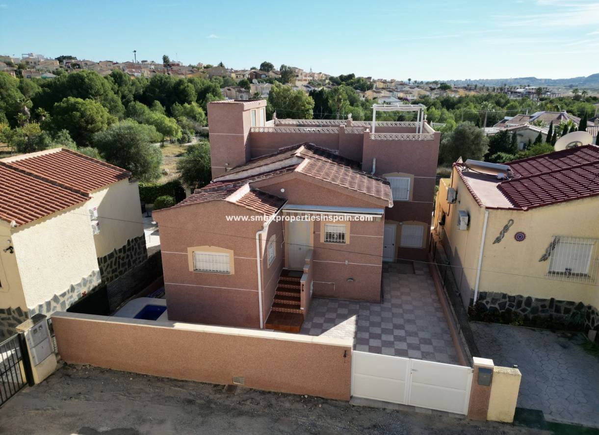 Wiederverkauf - Freistehendes Haus - La Marina - Urbanización La Marina