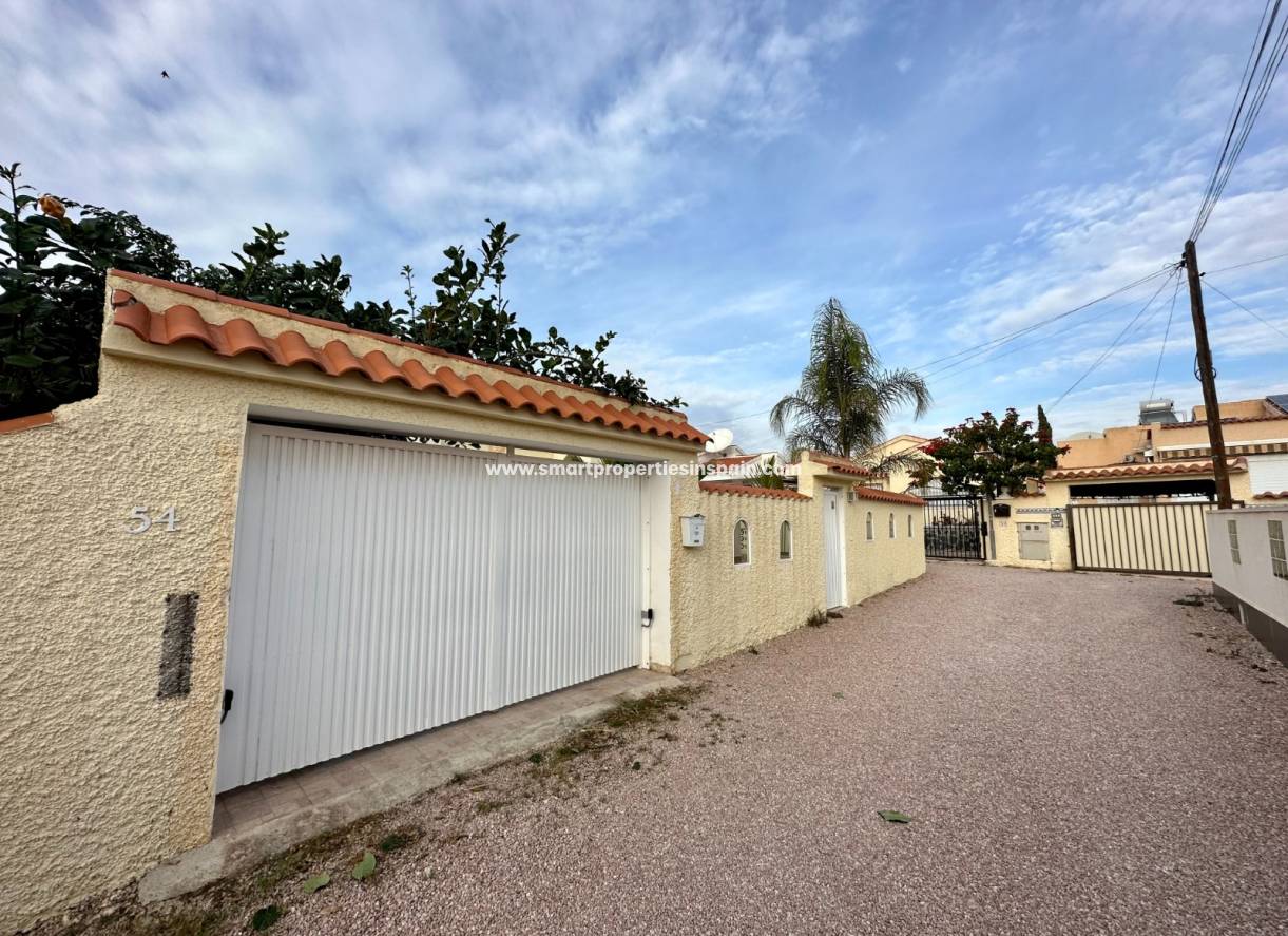 Wiederverkauf - Freistehendes Haus - La Marina - Urbanización La Marina