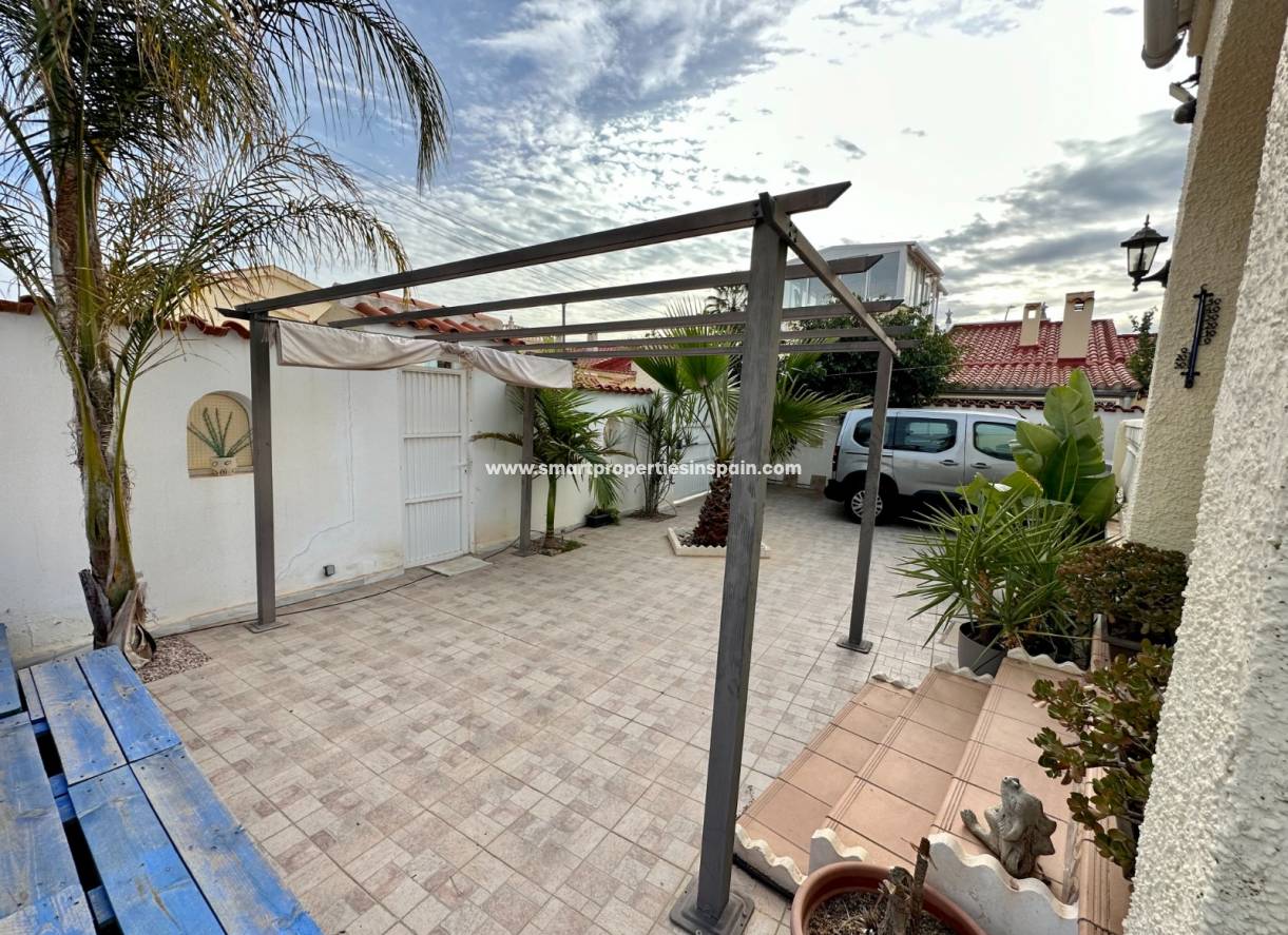 Wiederverkauf - Freistehendes Haus - La Marina - Urbanización La Marina