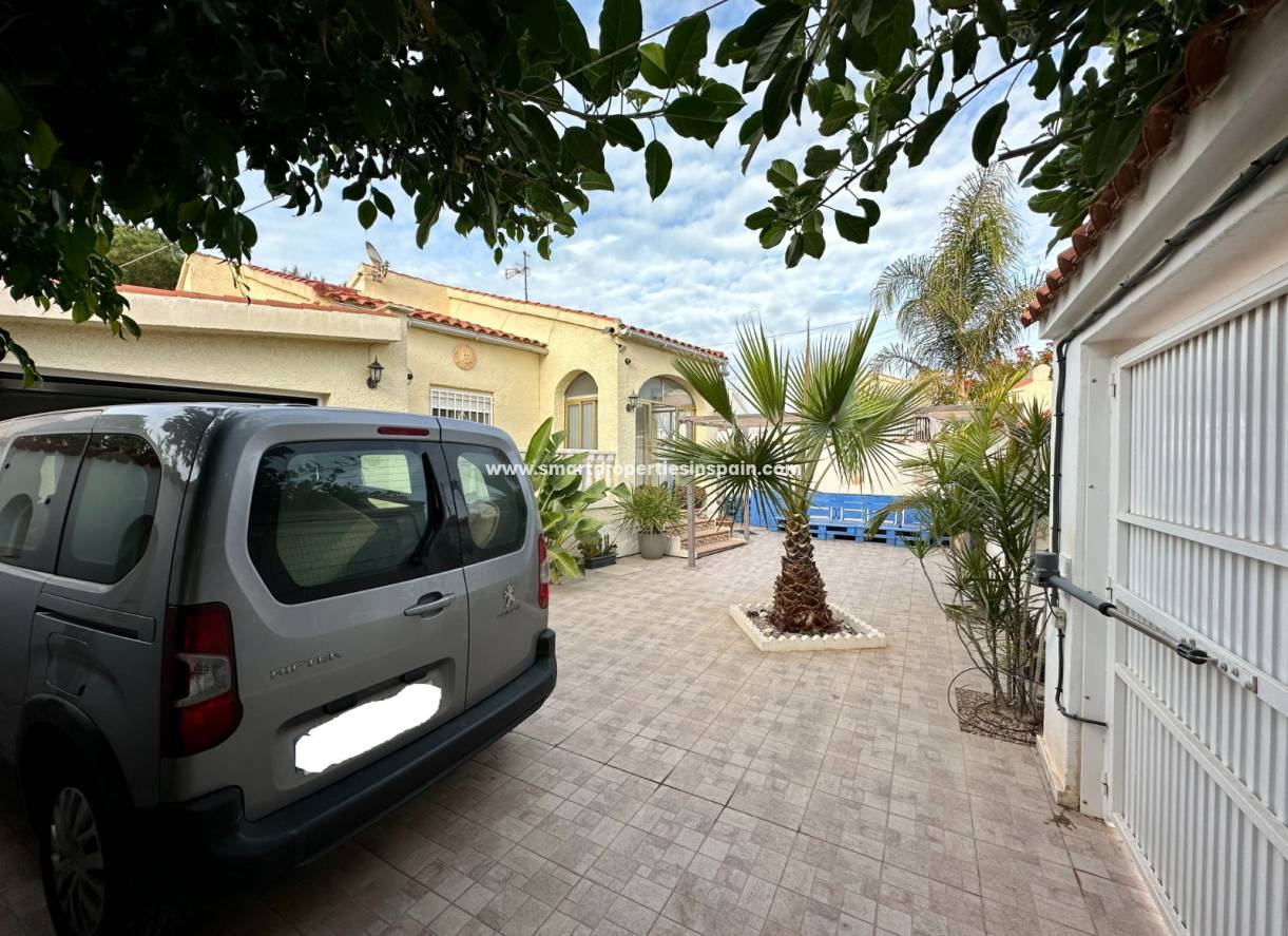 Wiederverkauf - Freistehendes Haus - La Marina - Urbanización La Marina