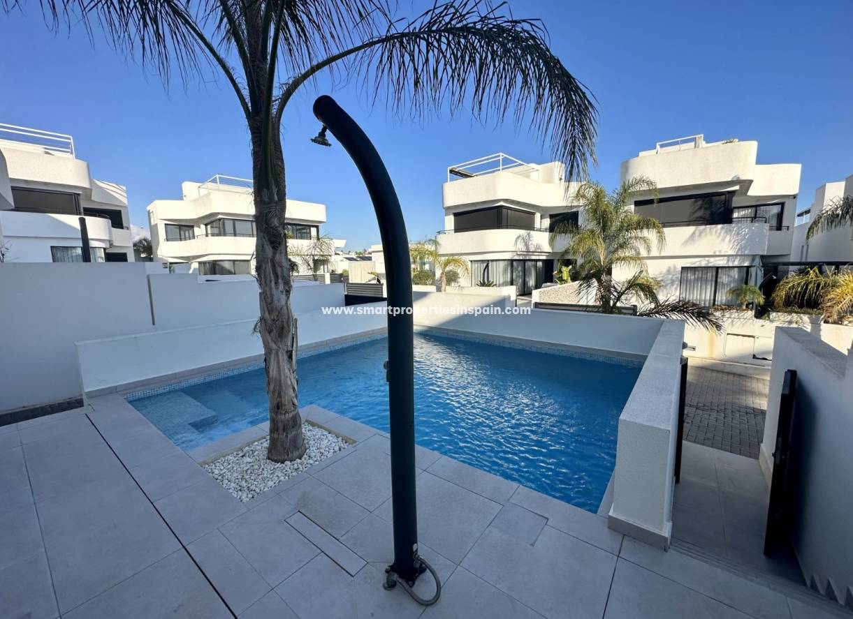 Wiederverkauf - Freistehendes Haus - La Marina - Urbanización La Marina