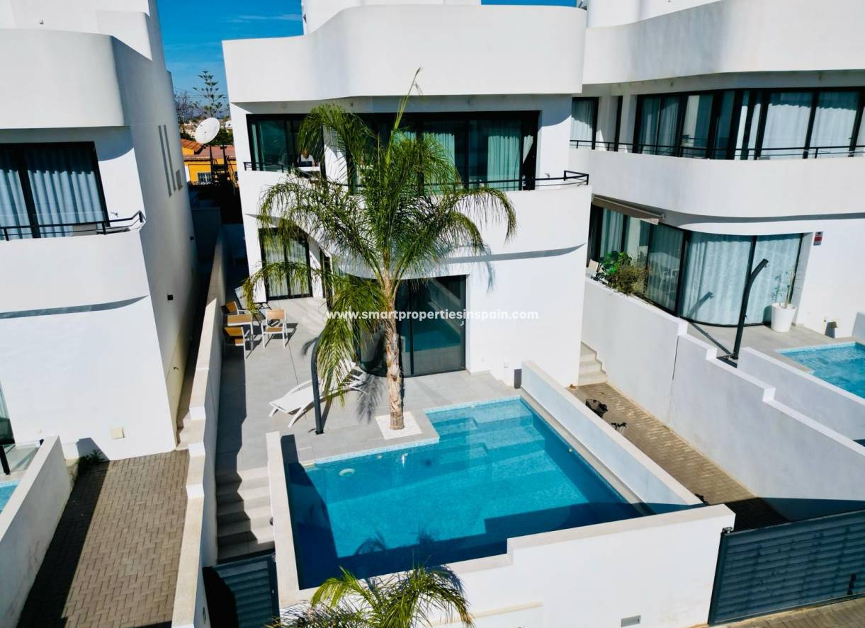 Wiederverkauf - Freistehendes Haus - La Marina - Urbanización La Marina
