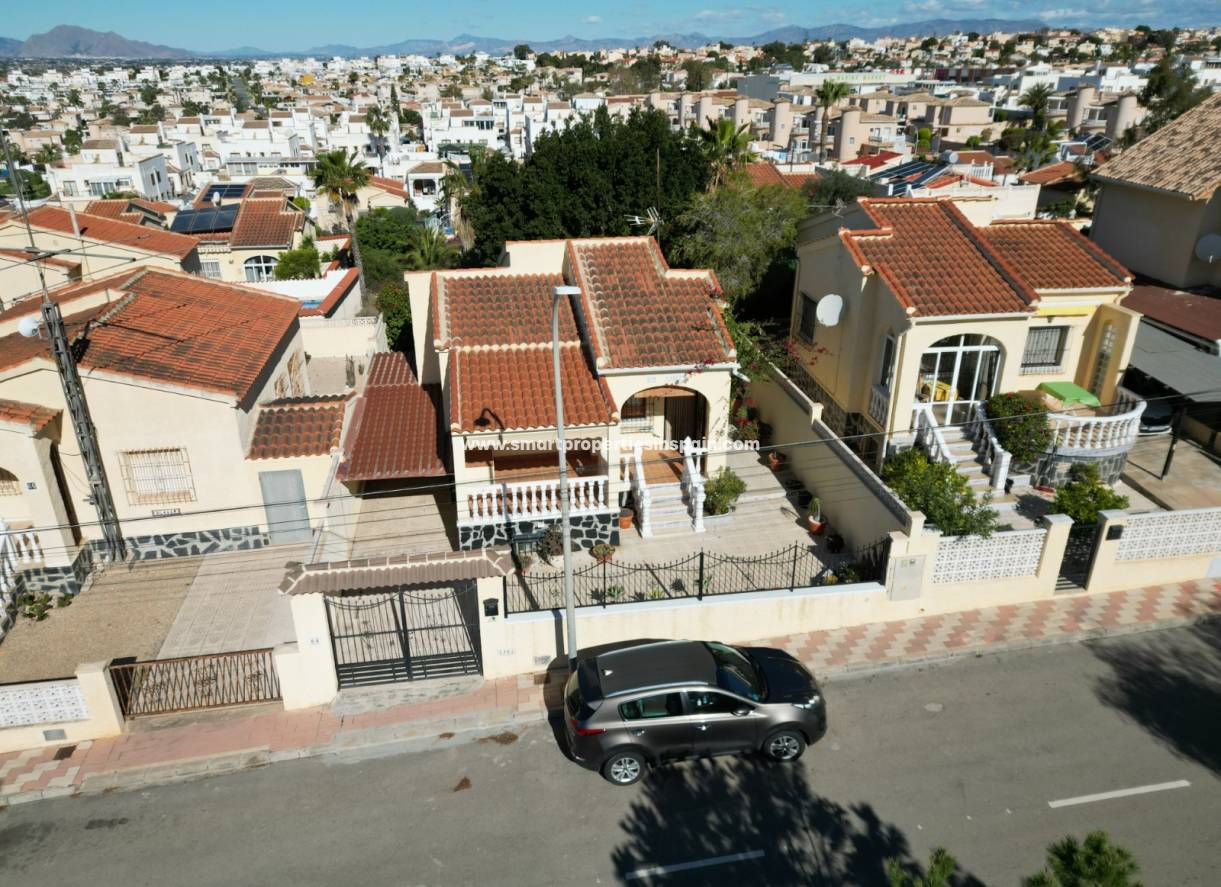 Wiederverkauf - Freistehendes Haus - La Marina - Urbanización La Marina