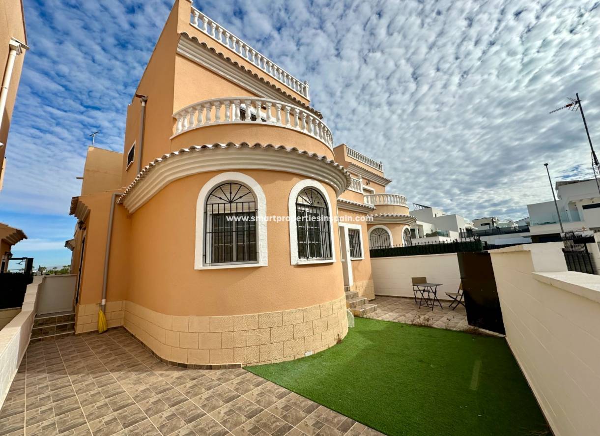 Wiederverkauf - Freistehendes Haus - La Marina - Urbanización La Marina