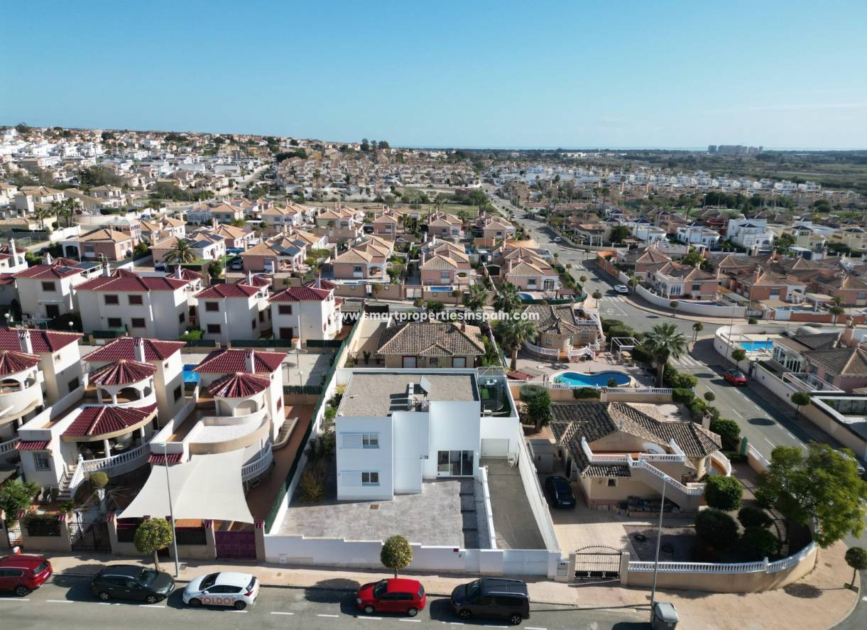 Wiederverkauf - Freistehendes Haus - La Marina - Urbanización La Marina