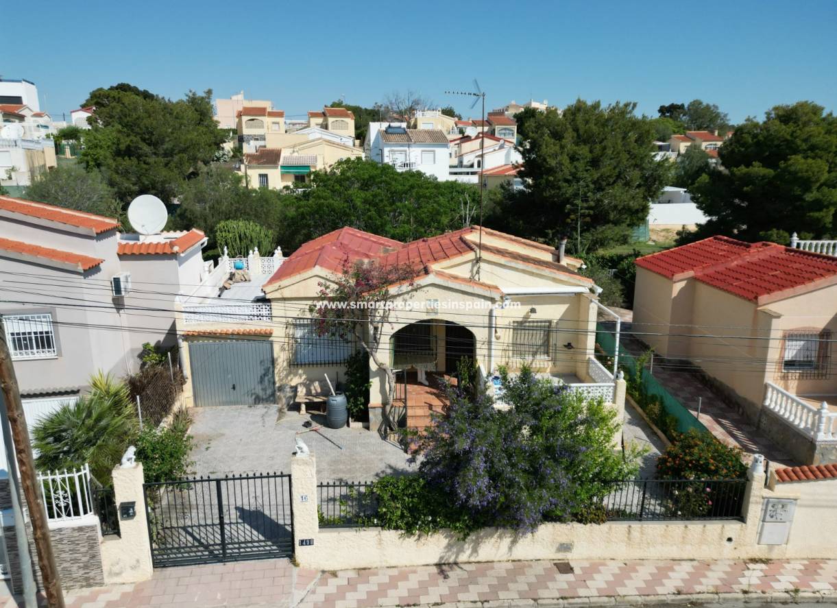 Wiederverkauf - Freistehendes Haus - La Marina - Urbanización La Marina
