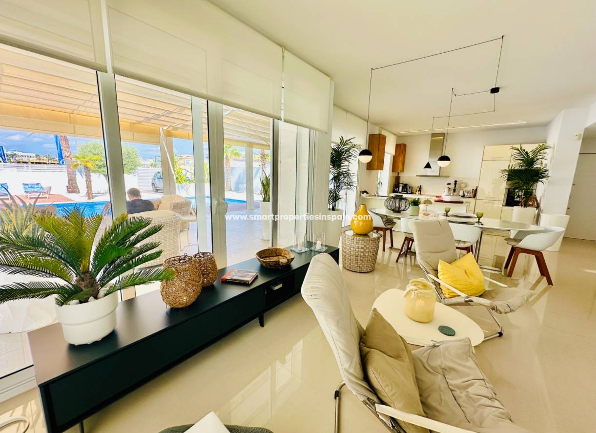 Wiederverkauf - Freistehendes Haus - La Marina - Urbanización La Marina