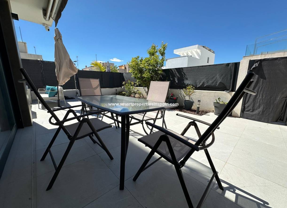 Wiederverkauf - Freistehendes Haus - La Marina - Urbanización La Marina