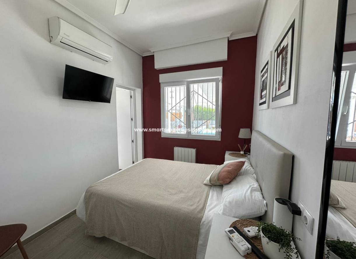 Wiederverkauf - Freistehendes Haus - La Marina - Urbanización La Marina