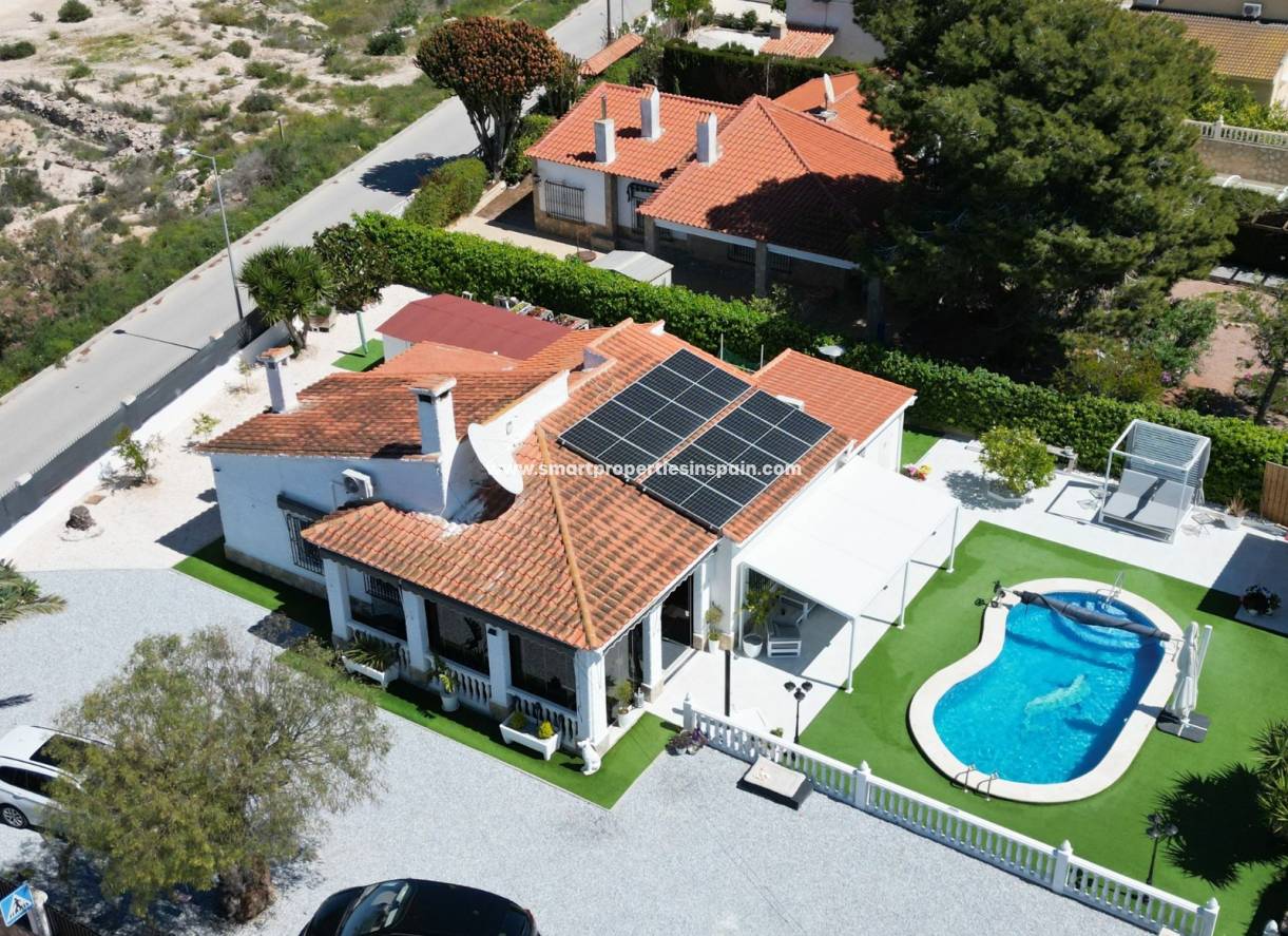 Wiederverkauf - Freistehendes Haus - La Marina - Urbanización La Marina