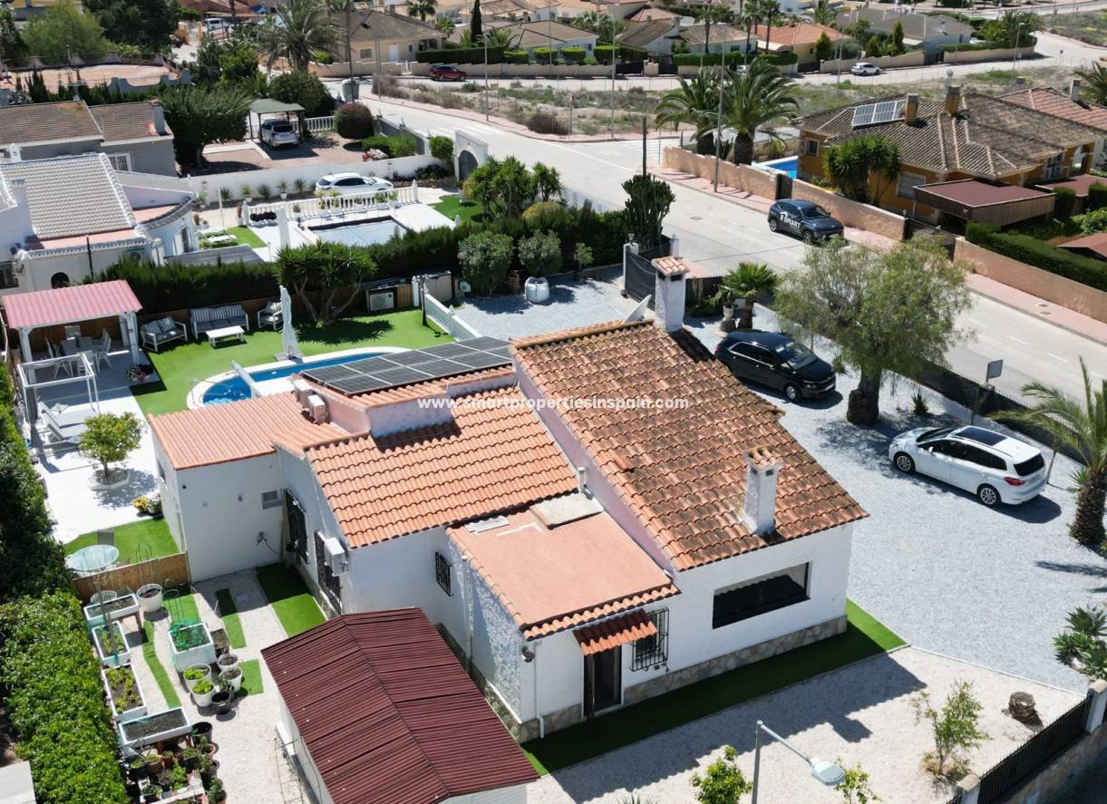 Wiederverkauf - Freistehendes Haus - La Marina - Urbanización La Marina