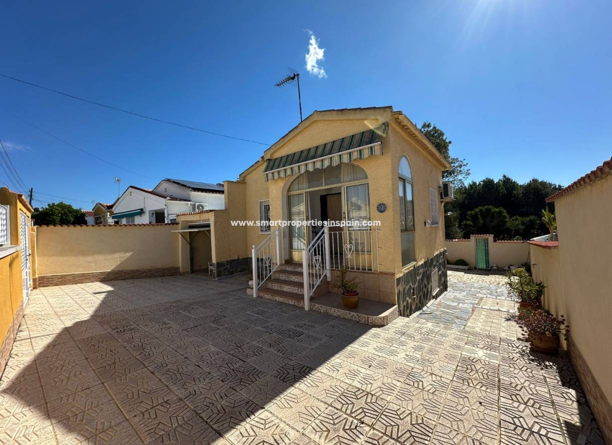 Wiederverkauf - Freistehendes Haus - La Marina - Urbanización La Marina