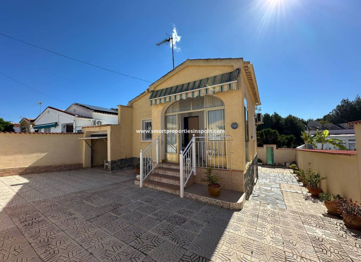 Wiederverkauf - Freistehendes Haus - La Marina - Urbanización La Marina