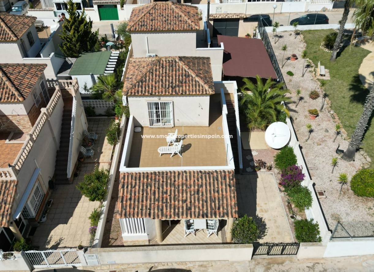 Wiederverkauf - Freistehendes Haus - La Marina - Urbanización La Marina