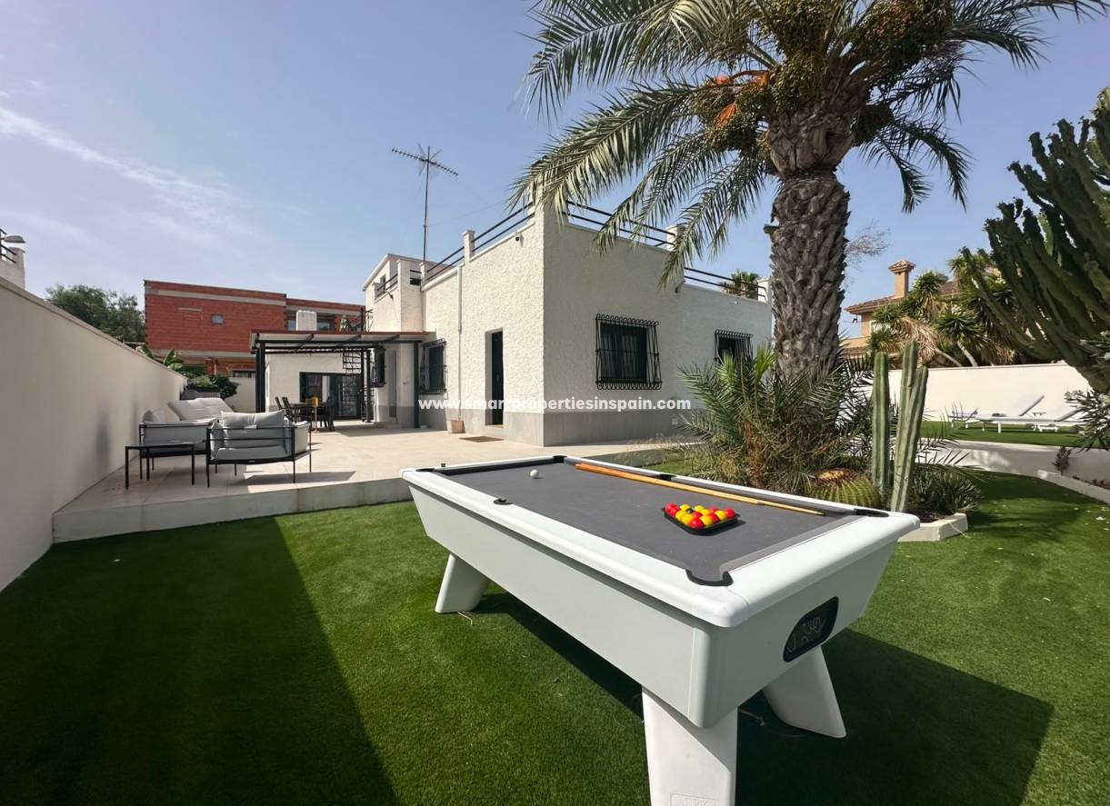 Wiederverkauf - Freistehendes Haus - La Marina - Urbanización La Marina
