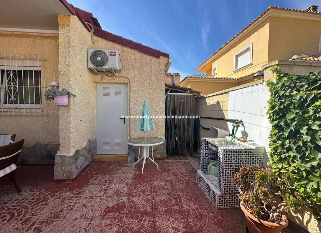 Wiederverkauf - Freistehendes Haus - La Marina - Urbanización La Marina
