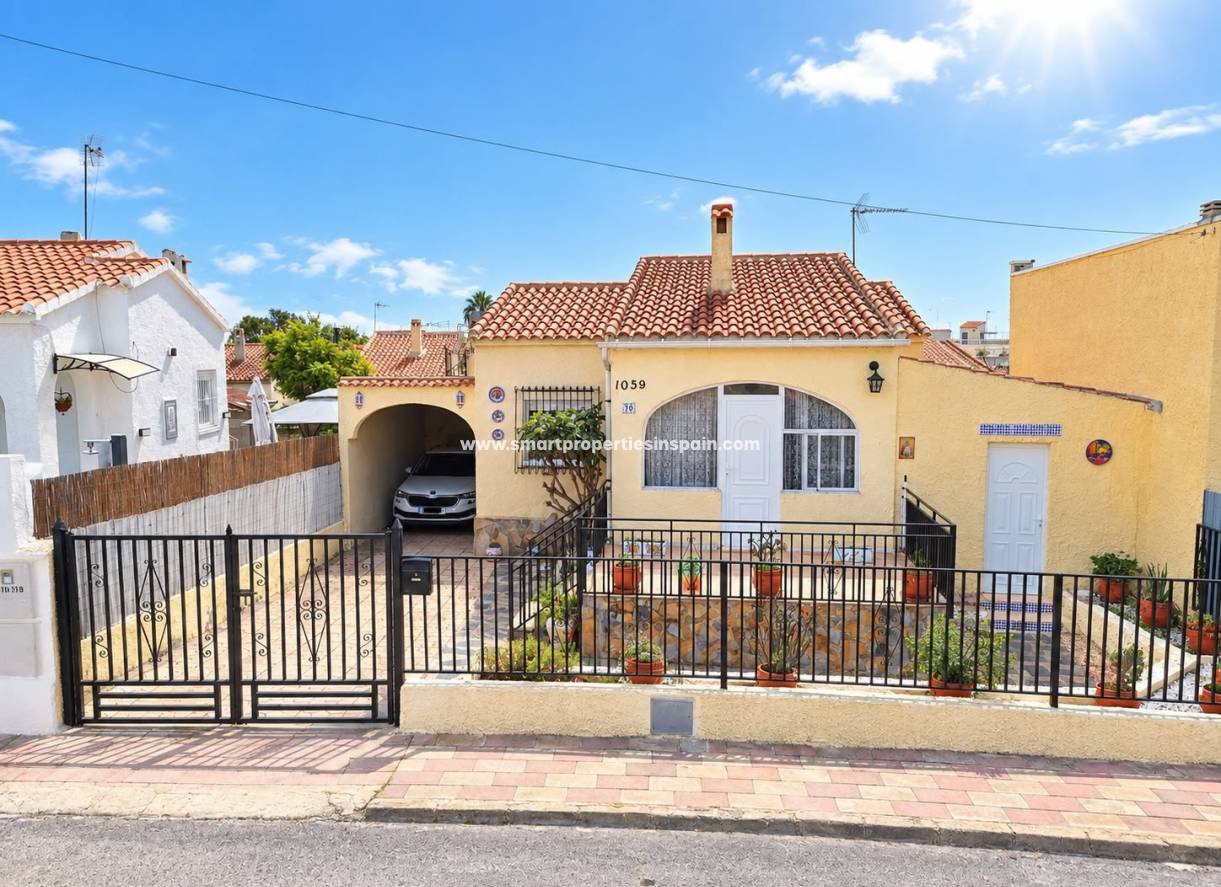 Wiederverkauf - Freistehendes Haus - La Marina - Urbanización La Marina