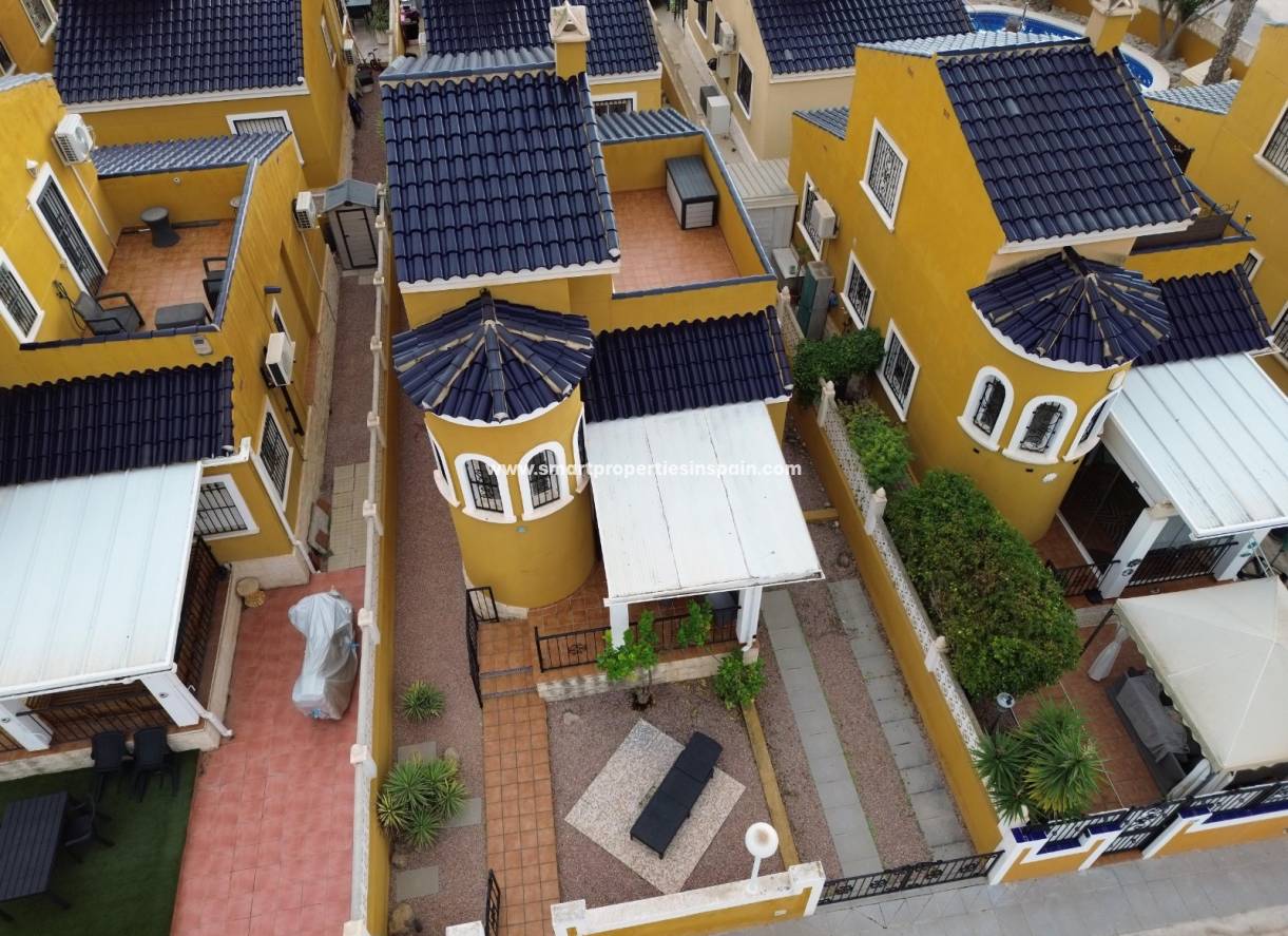 Wiederverkauf - Freistehendes Haus - La Marina - Urbanización La Marina