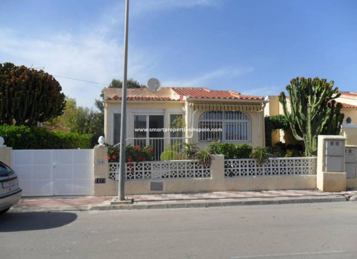 Wiederverkauf - Freistehendes Haus - La Marina - Urbanización La Marina