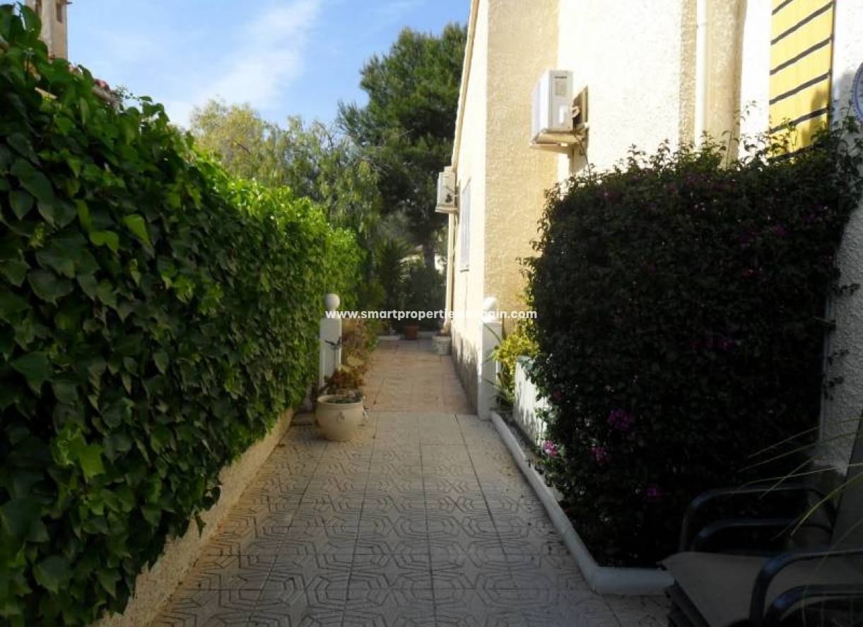 Wiederverkauf - Freistehendes Haus - La Marina - Urbanización La Marina