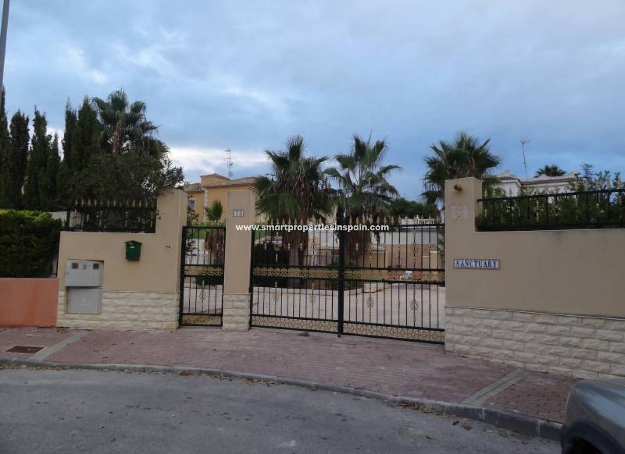 Wiederverkauf - Freistehendes Haus - La Marina - Urbanización La Marina