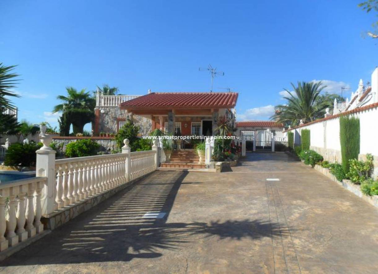 Wiederverkauf - Freistehendes Haus - La Marina - Urbanización La Marina