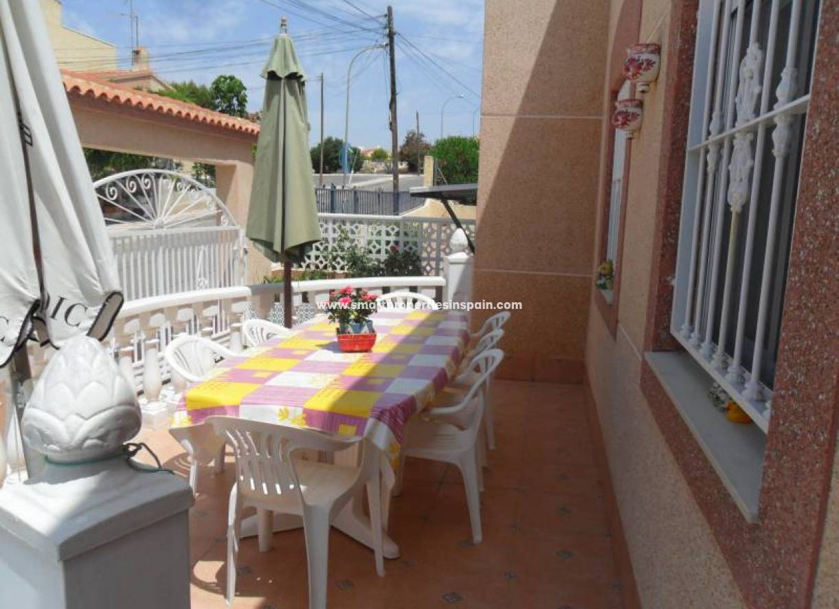 Wiederverkauf - Freistehendes Haus - La Marina - Urbanización La Marina