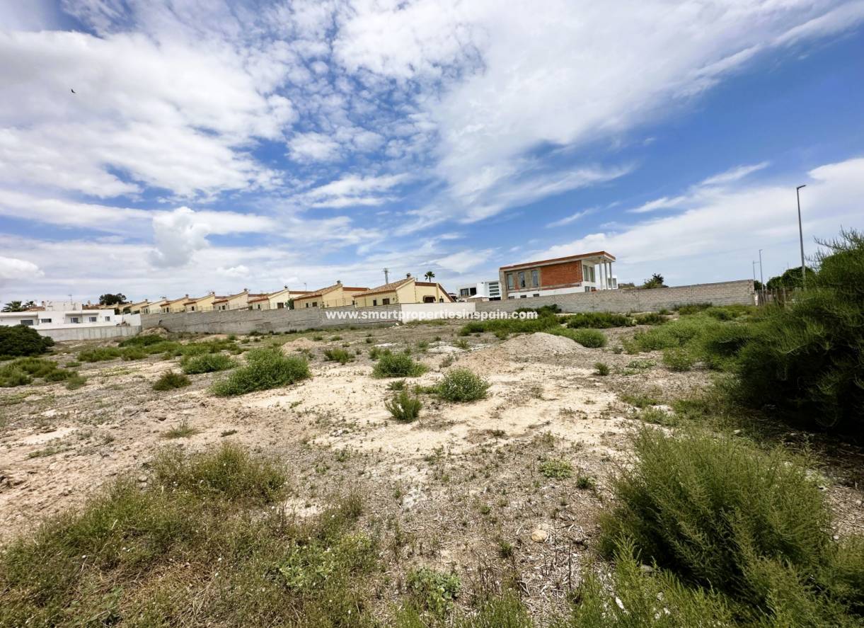 Wiederverkauf - Grundstuck - La Marina - Urbanización La Marina