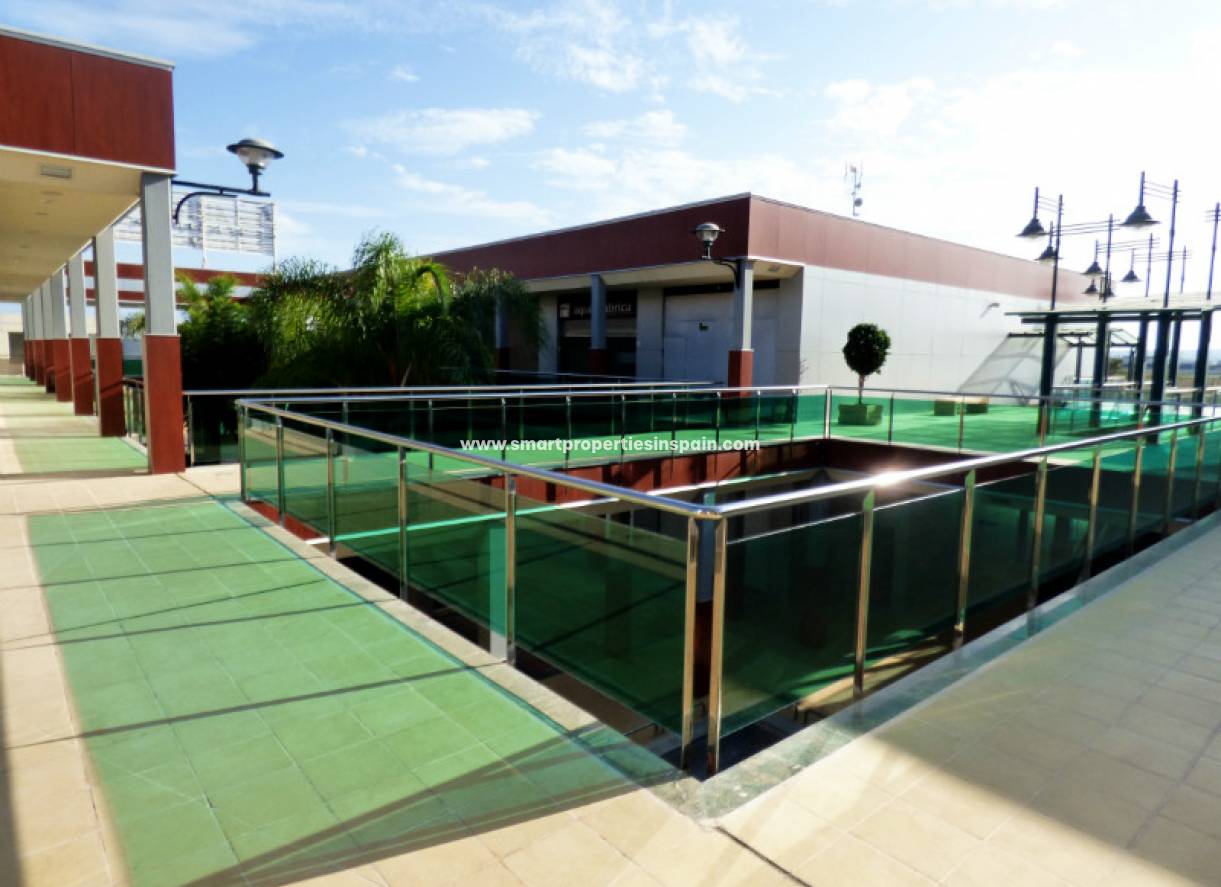Wiederverkauf - kommerziell - La Marina - Urbanización La Marina