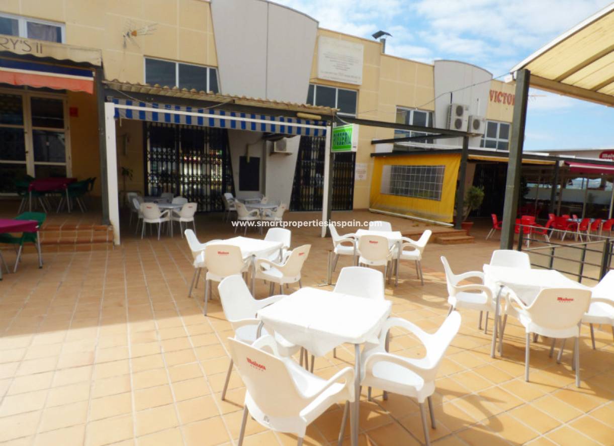 Wiederverkauf - kommerziell - La Marina - Urbanización La Marina