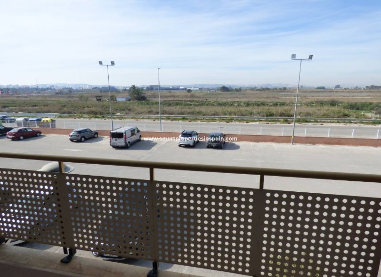 Wiederverkauf - kommerziell - La Marina - Urbanización La Marina